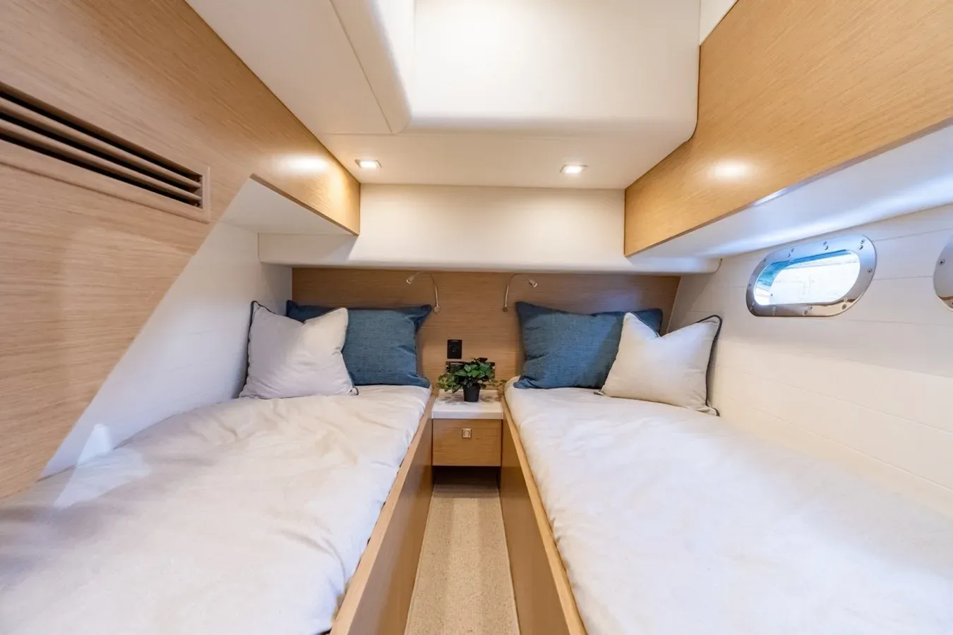 Buy a 2027 OUTBACK 2027 at Shestakov Yacht Sales