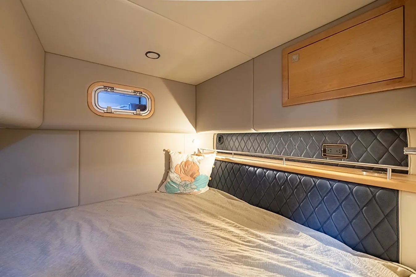 Buy a yacht TCB 2019