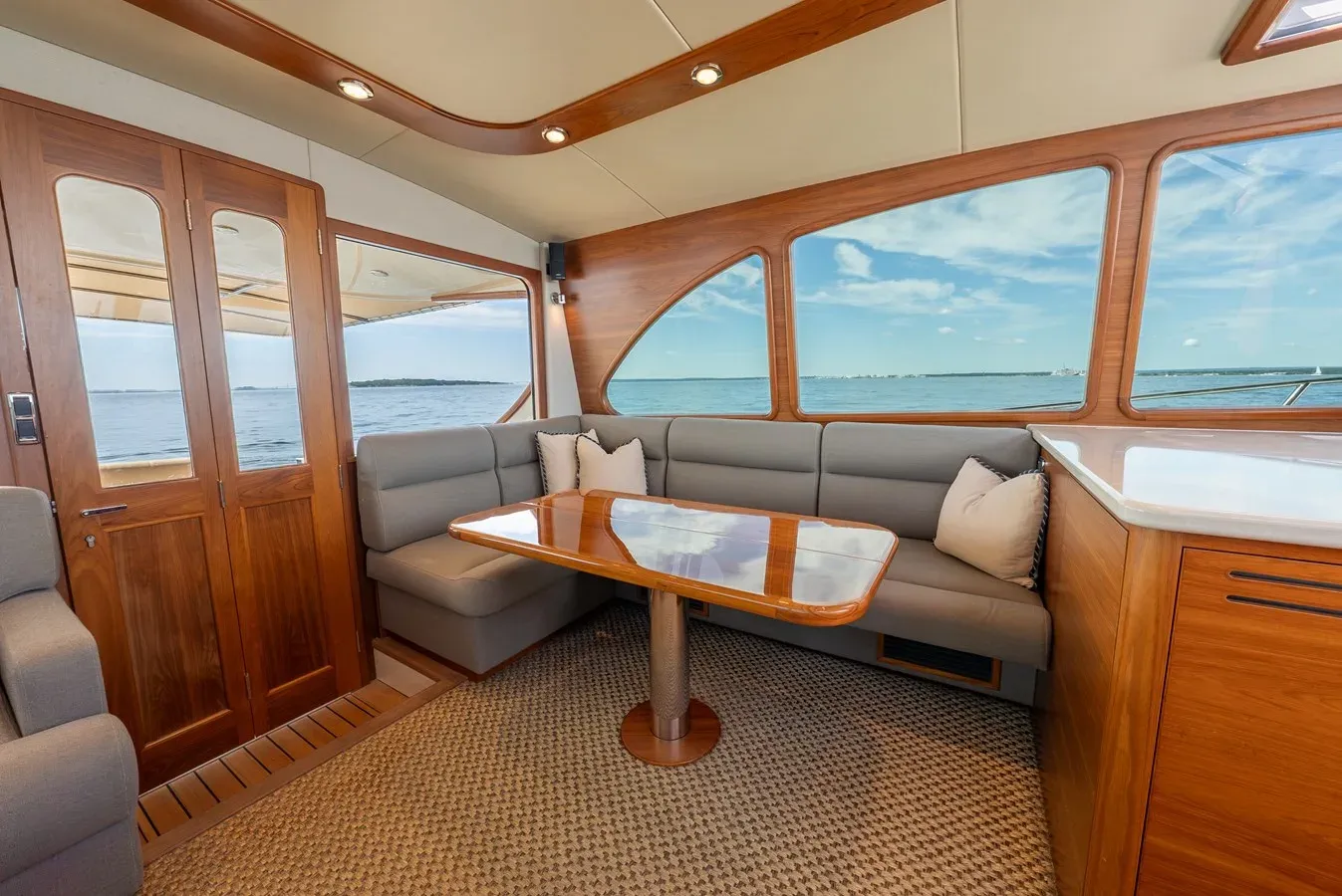 INDEPENDENCE Palm Beach 55 Sedan price