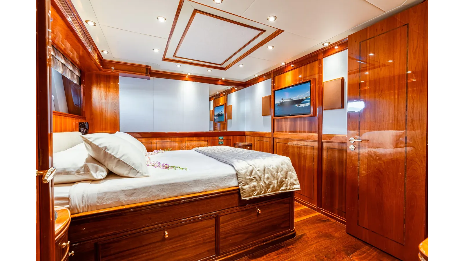 Buy a yacht TEMPTATION - PALMER JOHNSON
