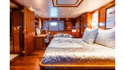 best yacht sales deals TEMPTATION 2005