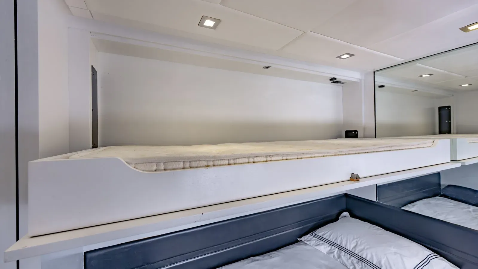 Buy a yacht HAWK