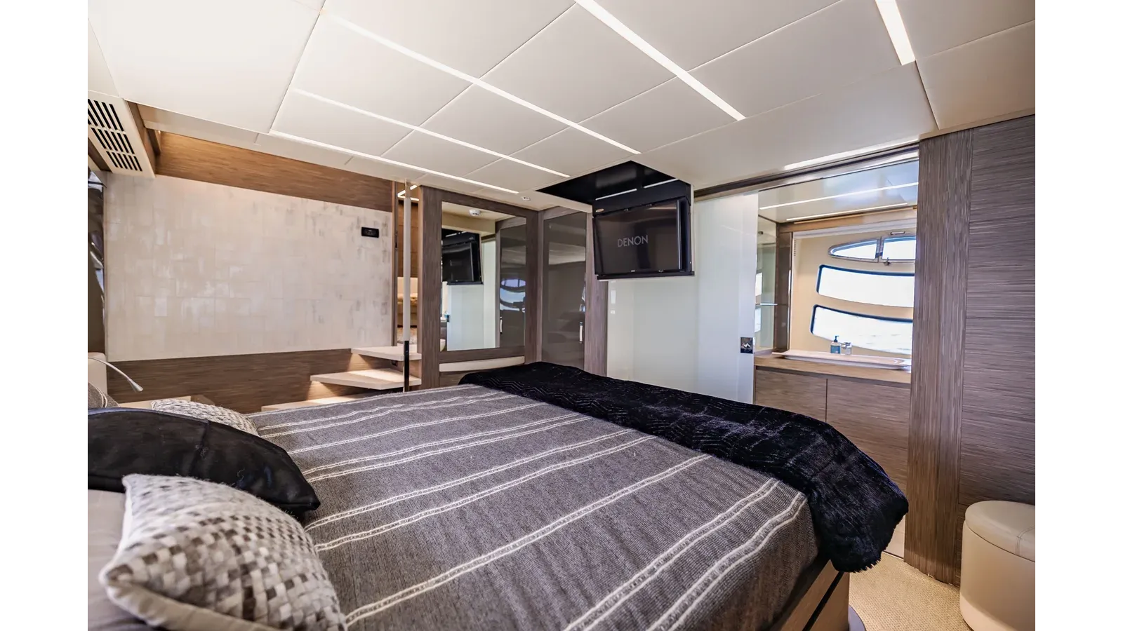 Buy a DOUBLE OR NOTHING - PERSHING at Shestakov Yacht Sales