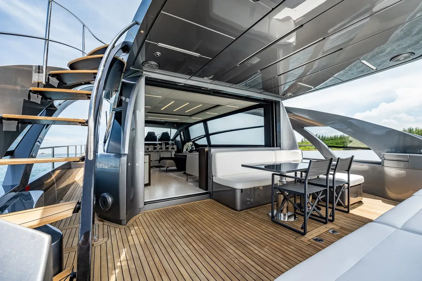 Buy a yacht ON THE MOVE