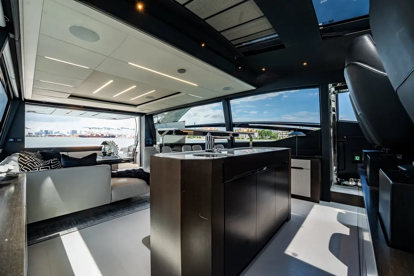 Buy a ON THE MOVE at Shestakov Yacht Sales