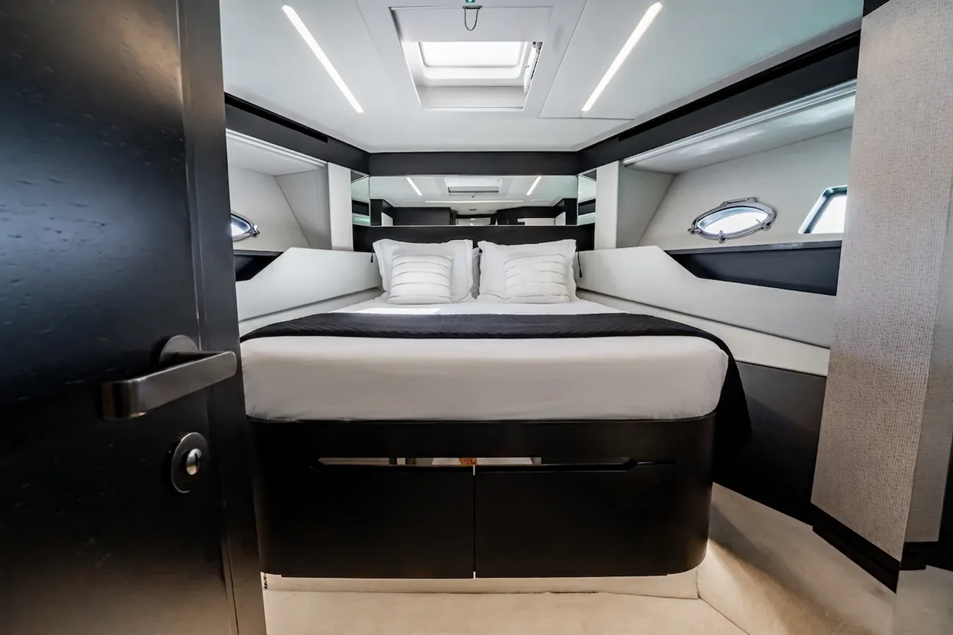 Buy a ON THE MOVE 8X at Shestakov Yacht Sales