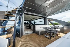 Buy a yacht ON THE MOVE