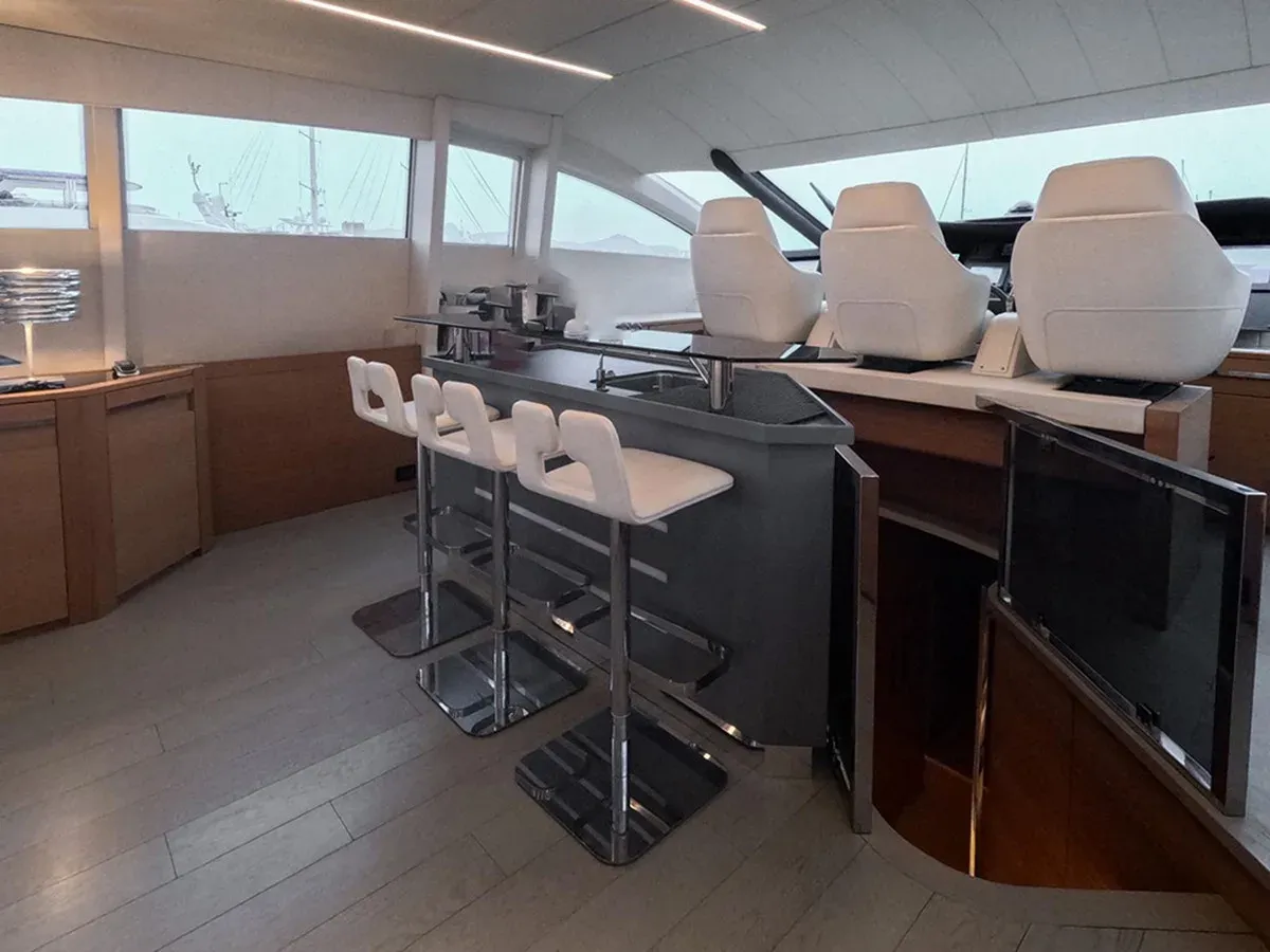 Купить яхту Honey Badger 2012 в Shestakov Yacht Sales