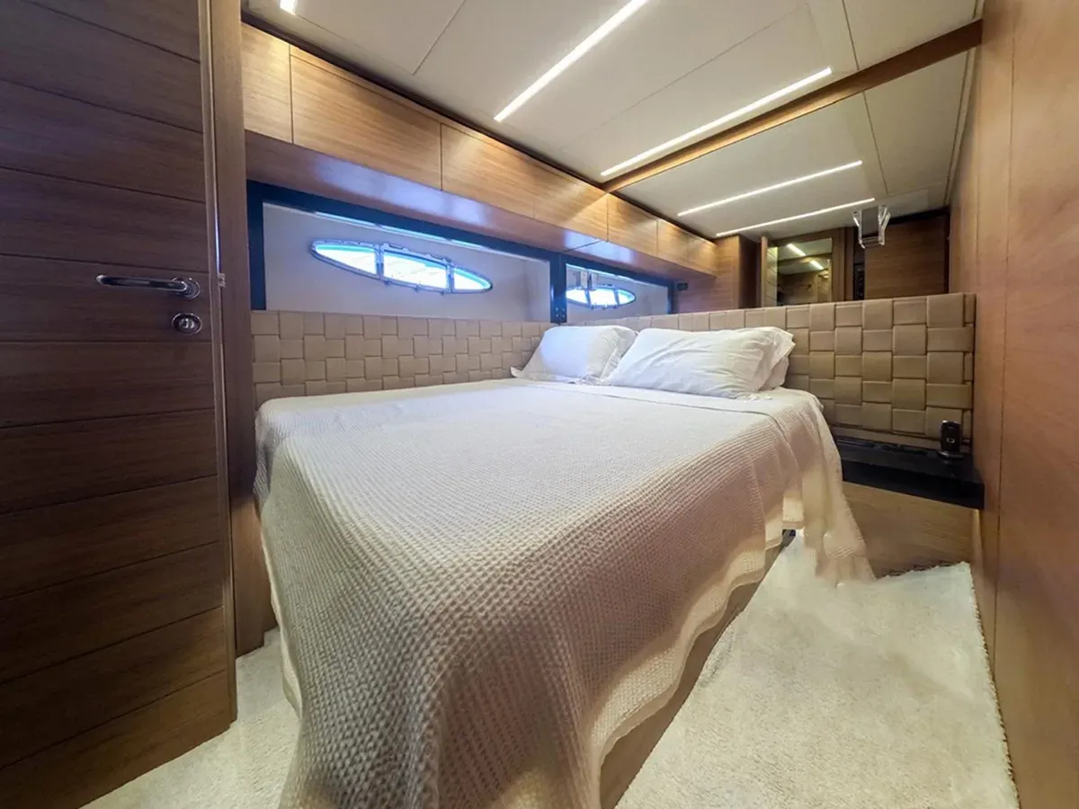 Купить яхту Honey Badger Pershing 92 в Shestakov Yacht Sales