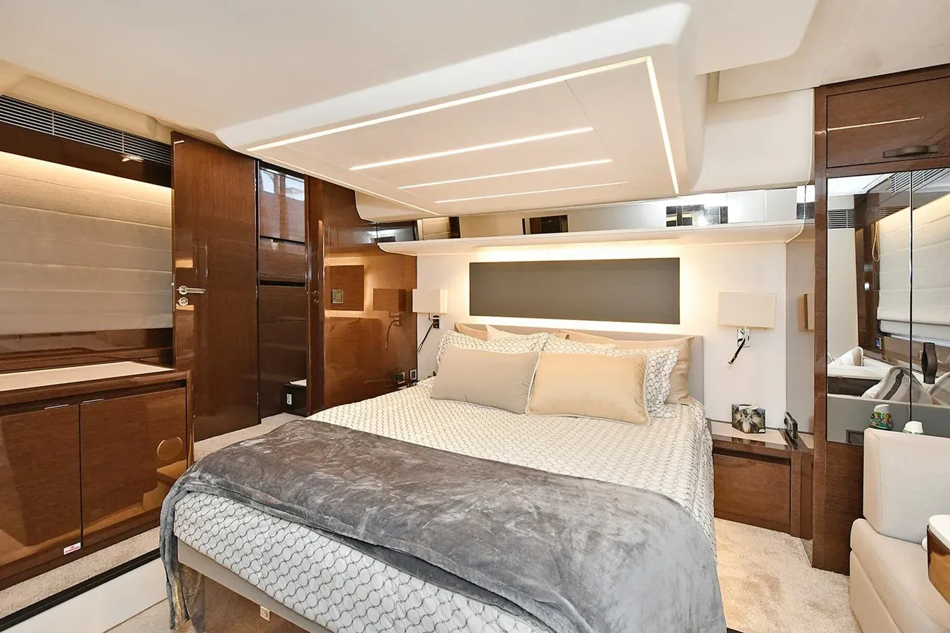Buy a yacht 2020 Prestige 59ft