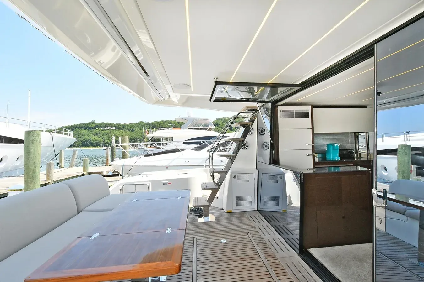 Buy a yacht 2020 Prestige 59ft 59
