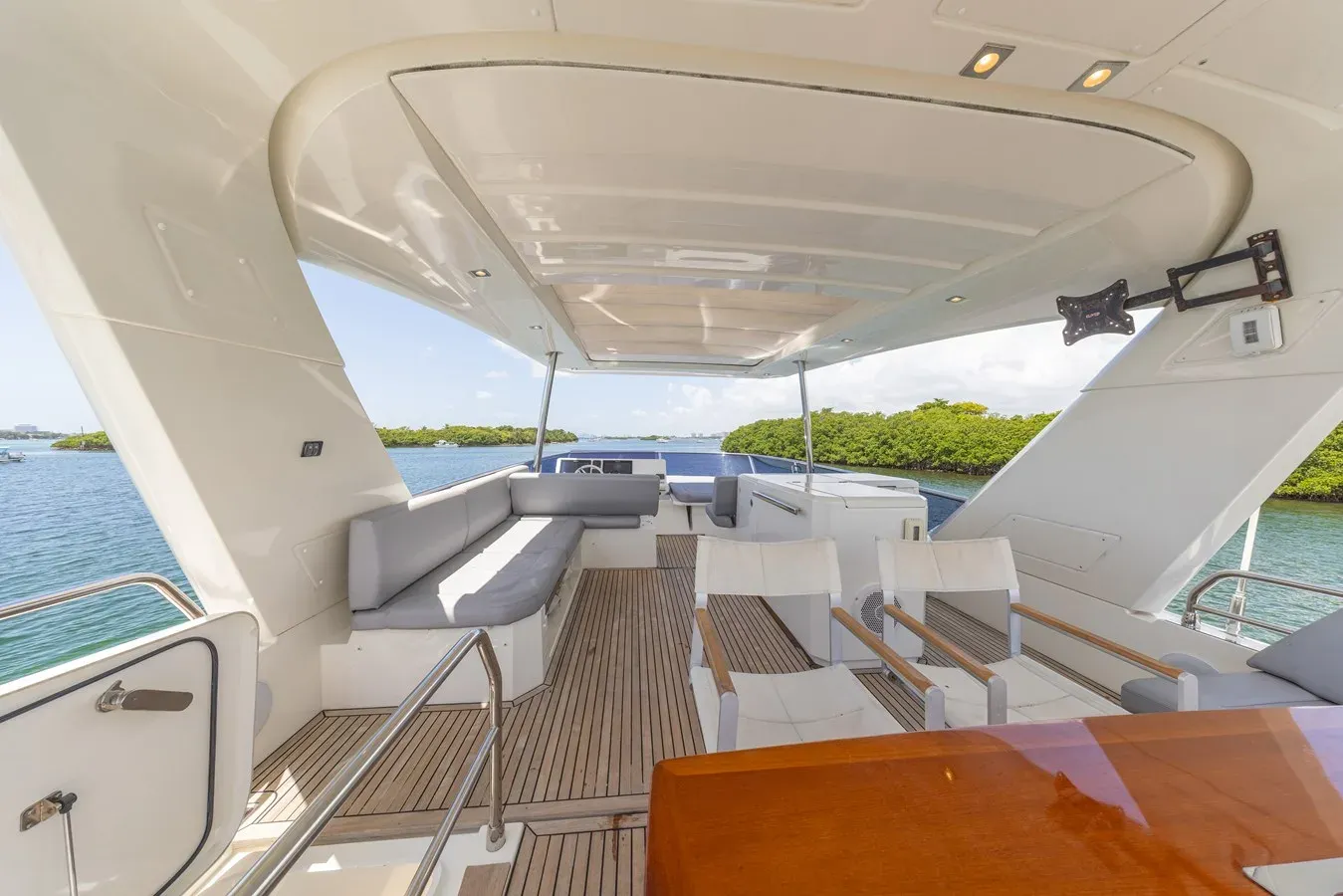Buy a yacht NA - PRESTIGE