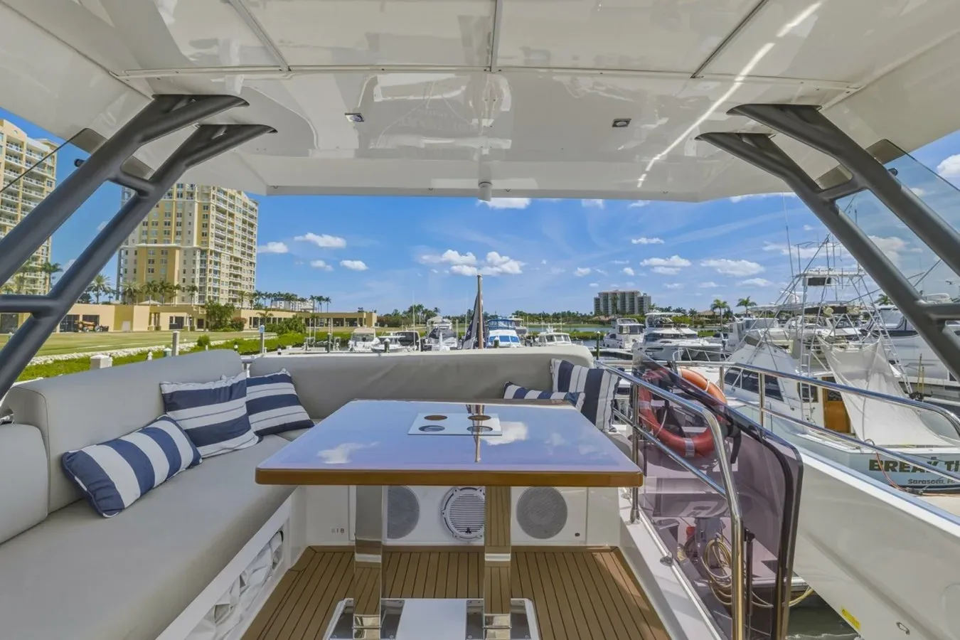 Купить яхту EMOTIONAL RESCUE 9 - PRESTIGE в Shestakov Yacht Sales