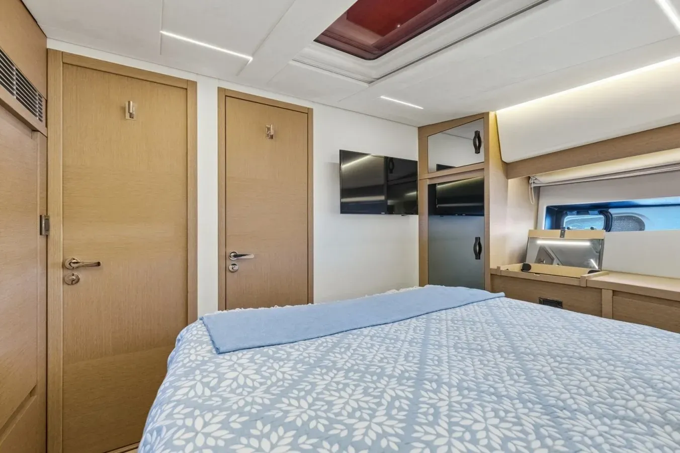 Купить яхту EMOTIONAL RESCUE 9 - PRESTIGE в Shestakov Yacht Sales