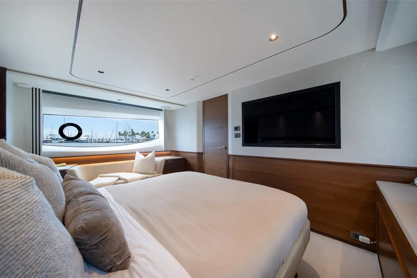 Купить яхту VIKA - PRINCESS в Shestakov Yacht Sales