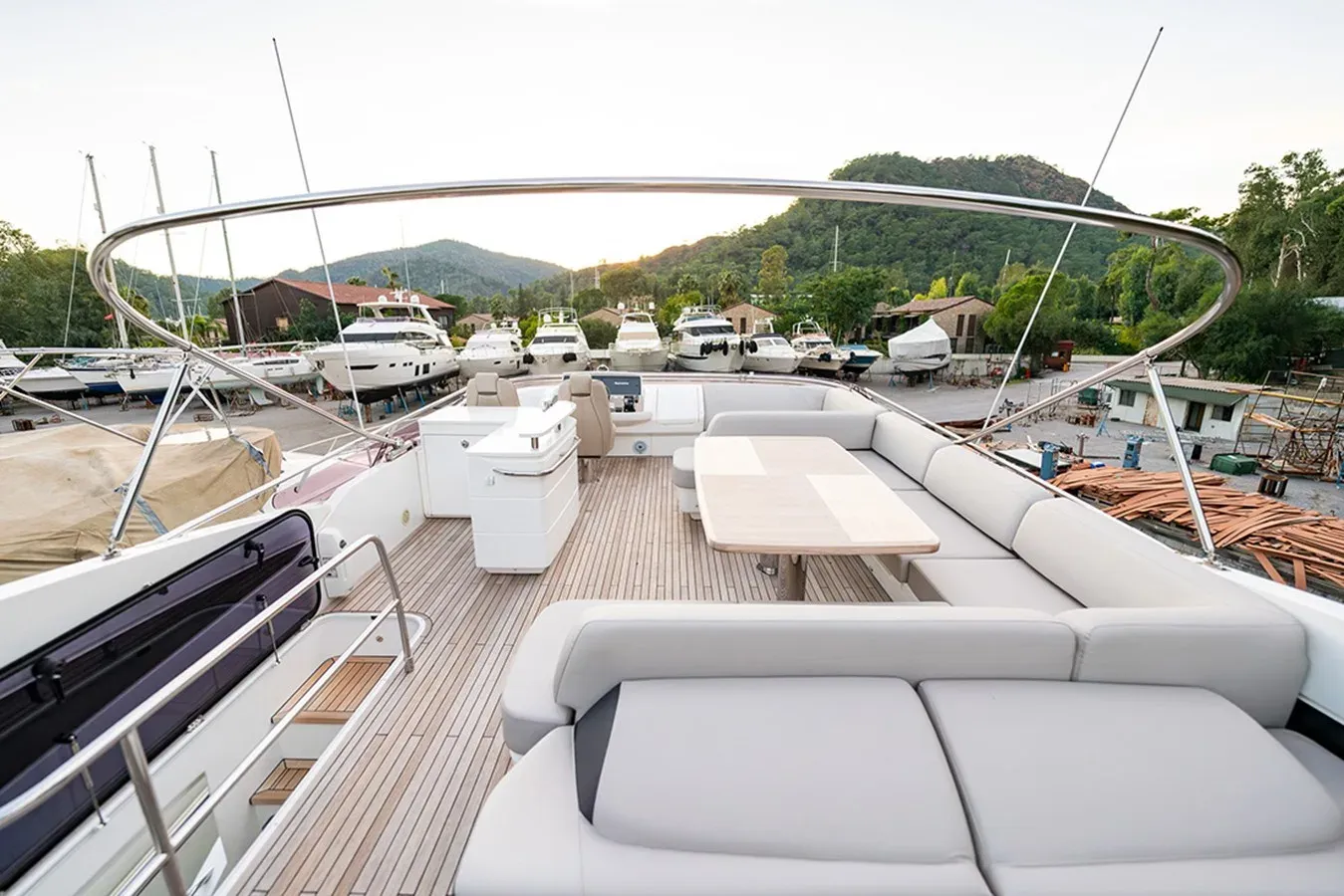Buy a Daphne - PRINCESS at Shestakov Yacht Sales