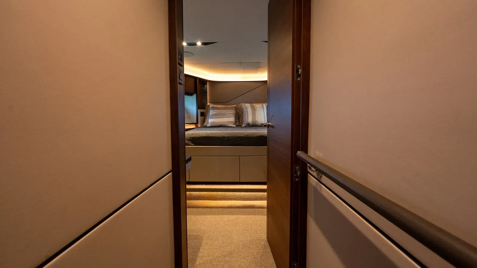 Buy a yacht PARAGON
