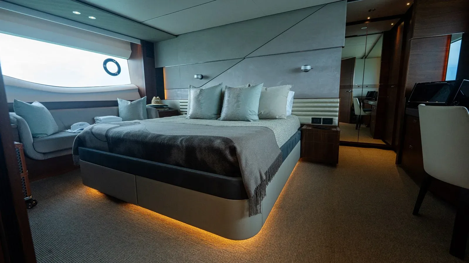 Buy a PARAGON 80 at Shestakov Yacht Sales