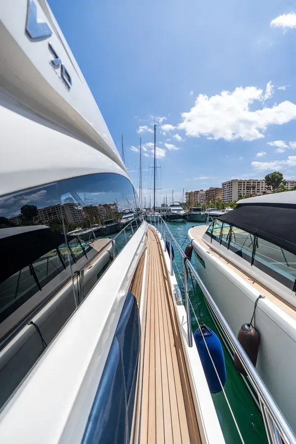 Buy a yacht Princess V70 - PRINCESS