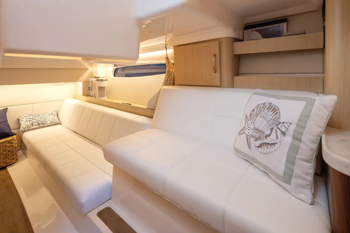Купить CAPTAIN MORGAN 36 Grand Coupe