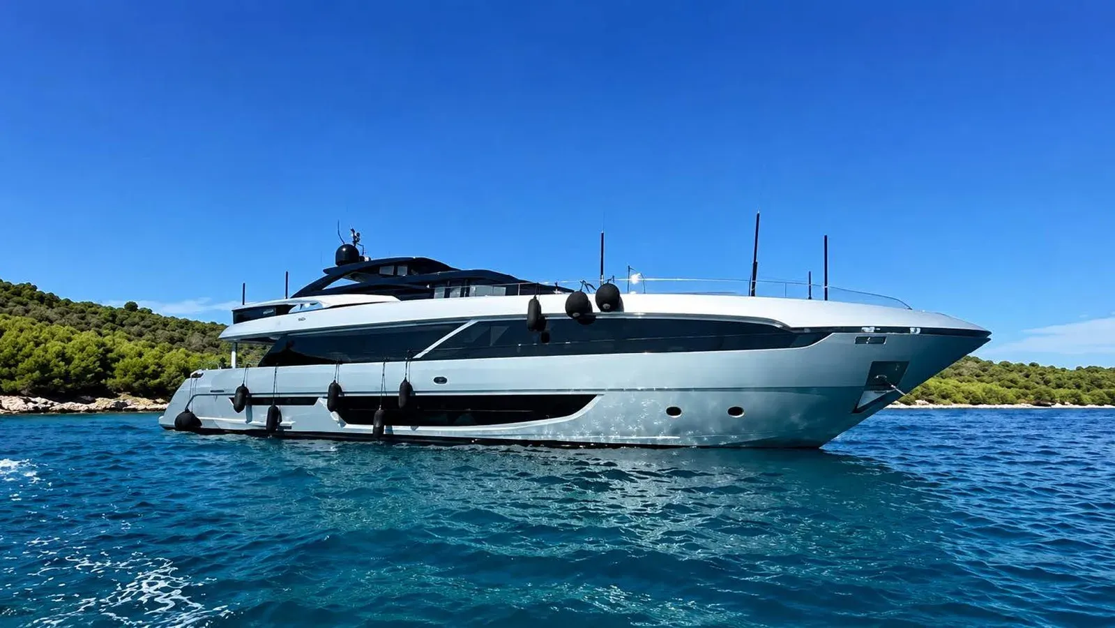 Купить яхту Riva 100 Corsaro 98 в Shestakov Yacht Sales