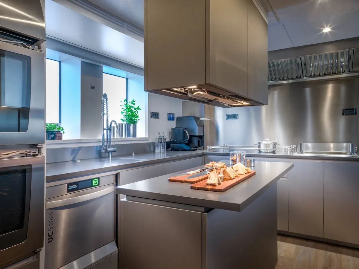 the best price on SAIRU - RIVA YACHT