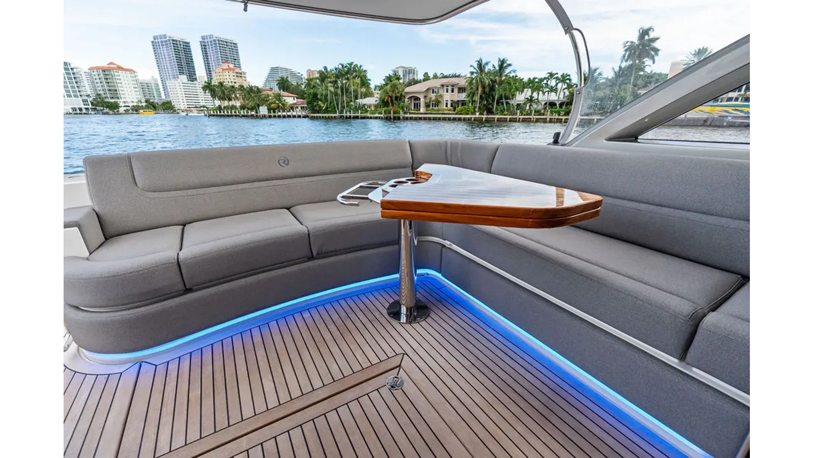 Buy a yacht No Name 4600 Sport Yacht Platinum Edition