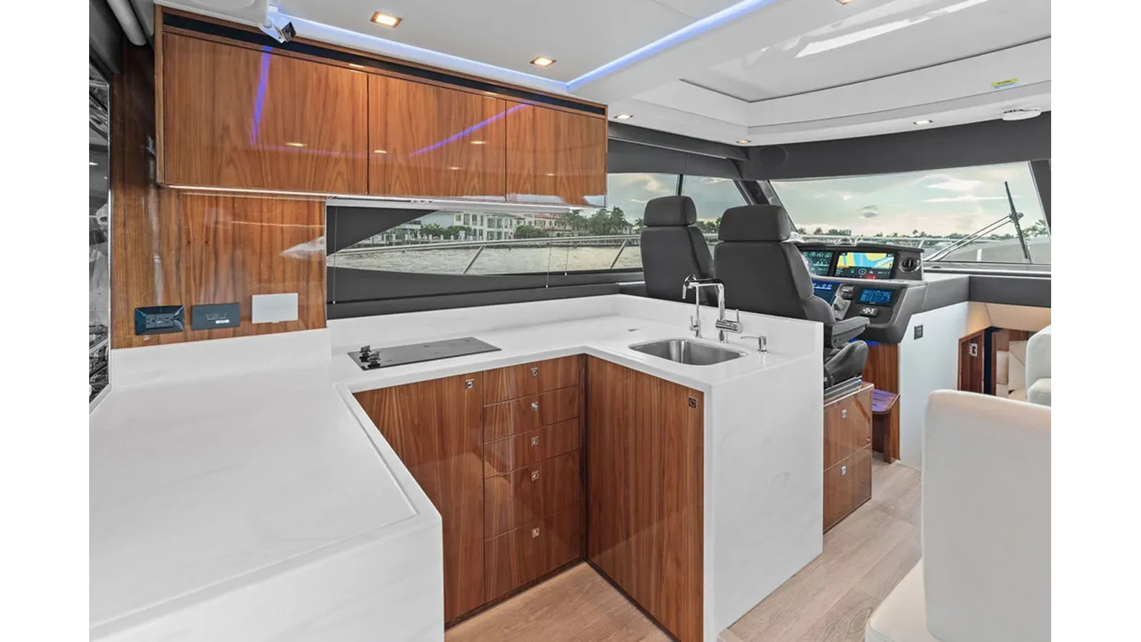 Buy a No Name 4600 Sport Yacht Platinum Edition at Shestakov Yacht Sales