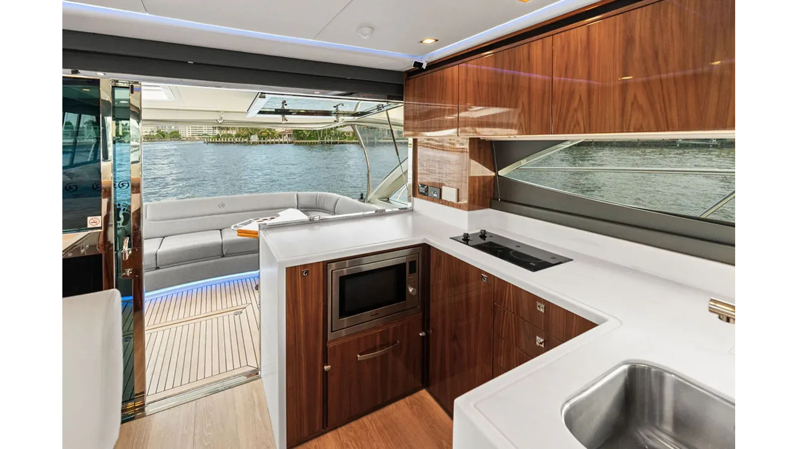 Buy a yacht No Name - Riviera