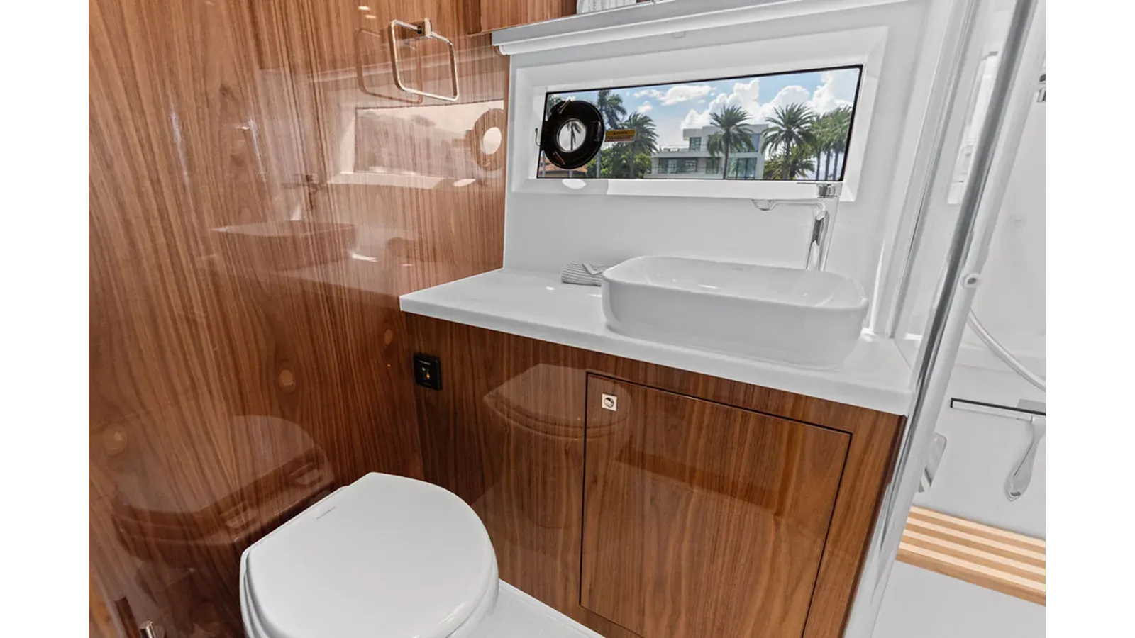 No Name 4600 Sport Yacht Platinum Edition yacht sale