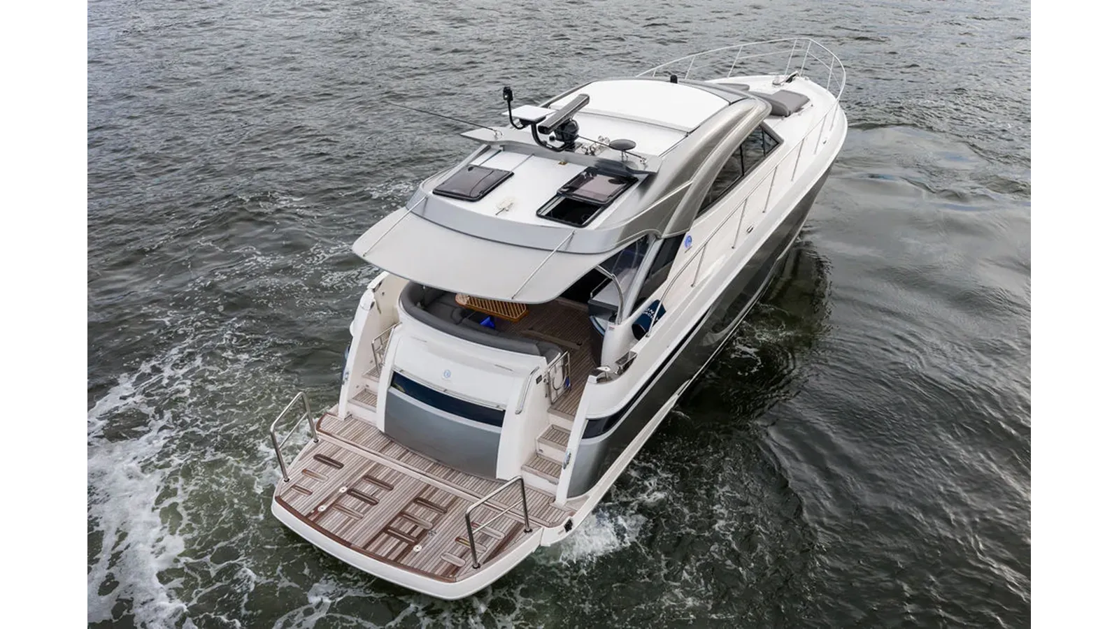 No Name 4600 Sport Yacht Platinum Edition price