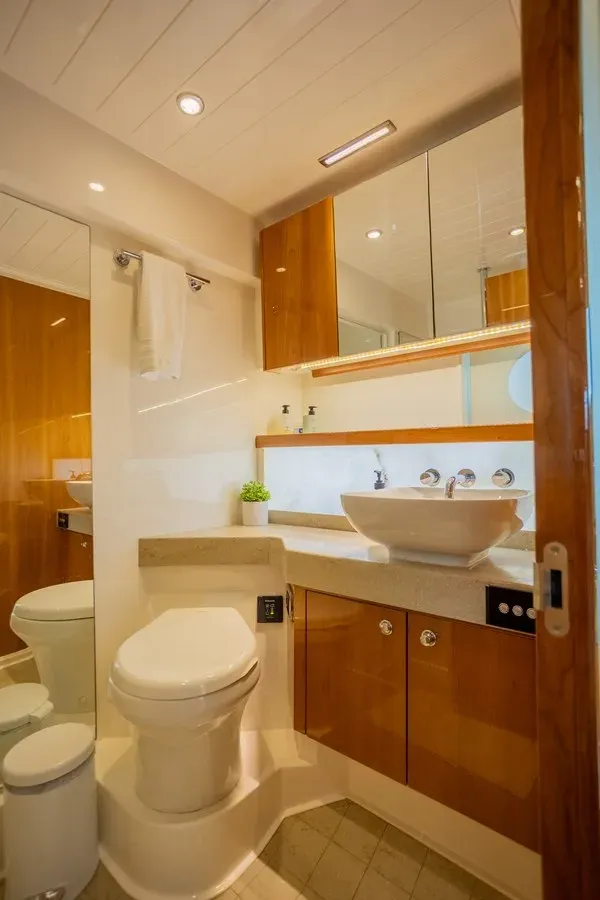 Купить яхту BLUEPRINT 53 Enclosed Fybridge в Shestakov Yacht Sales