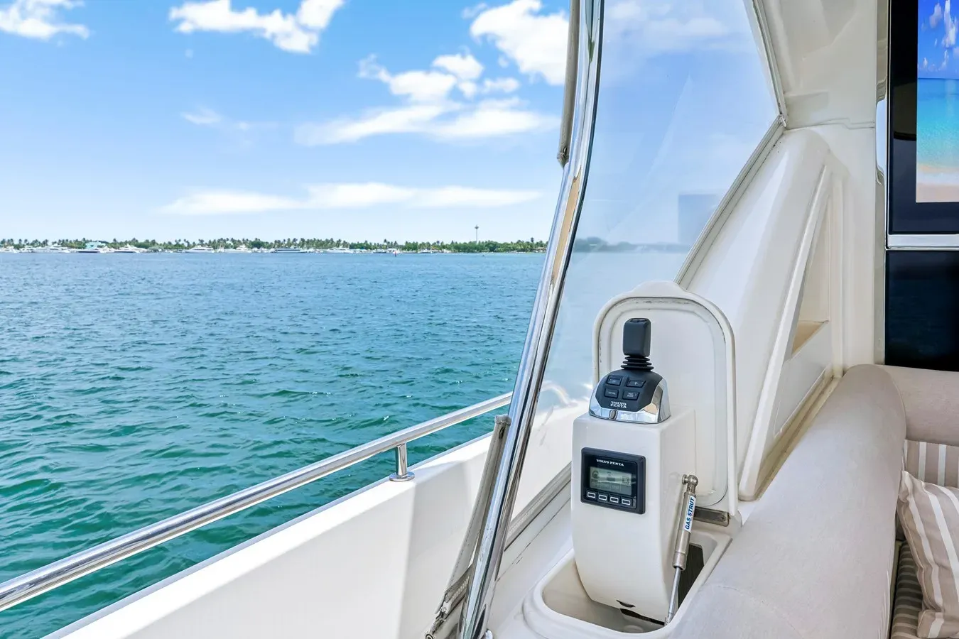 Buy a GUACHAFITA 6000 SY at Shestakov Yacht Sales
