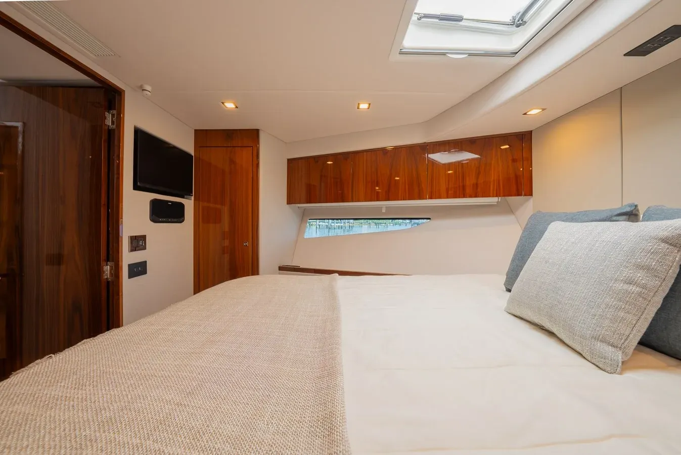 Buy a CAPTAIN FUN - Riviera at Shestakov Yacht Sales