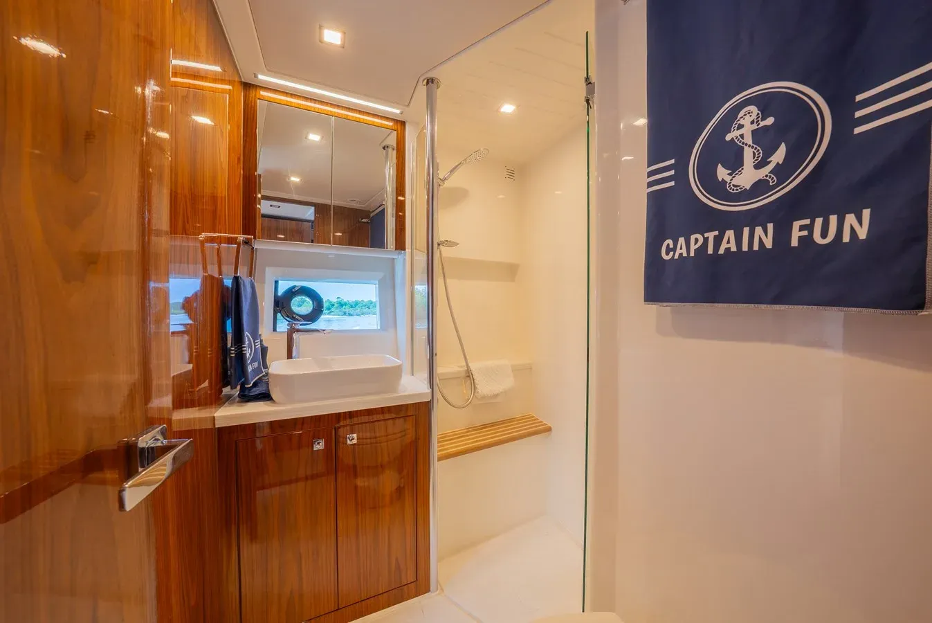 Buy a yacht CAPTAIN FUN