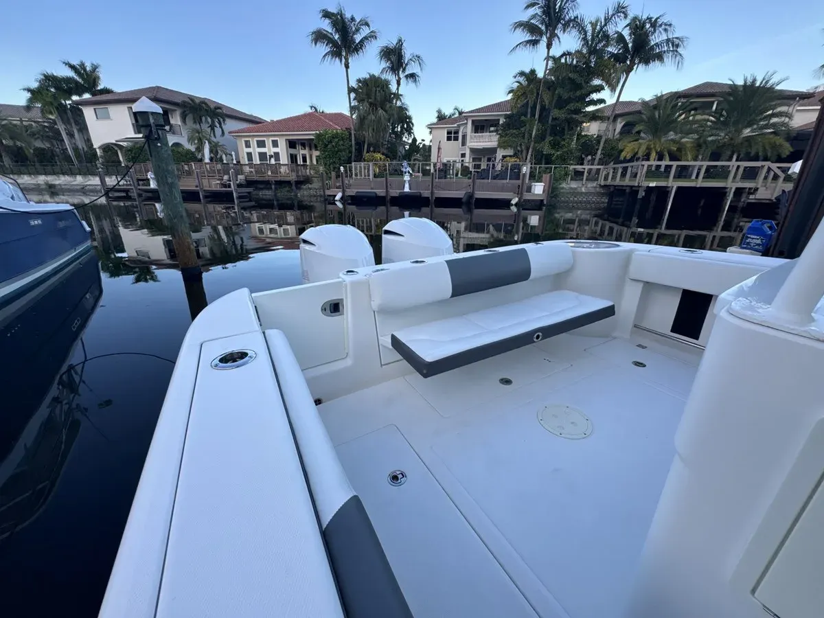 best yacht sales deals Robalo R302 - ROBALO
