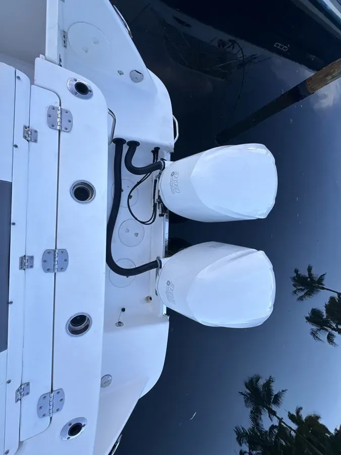 Buy a Robalo R302 2017 at Shestakov Yacht Sales