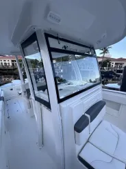 Robalo R302 price