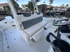 Buy a Robalo R302 at Shestakov Yacht Sales