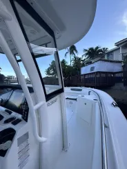 best yacht sales deals Robalo R302 30
