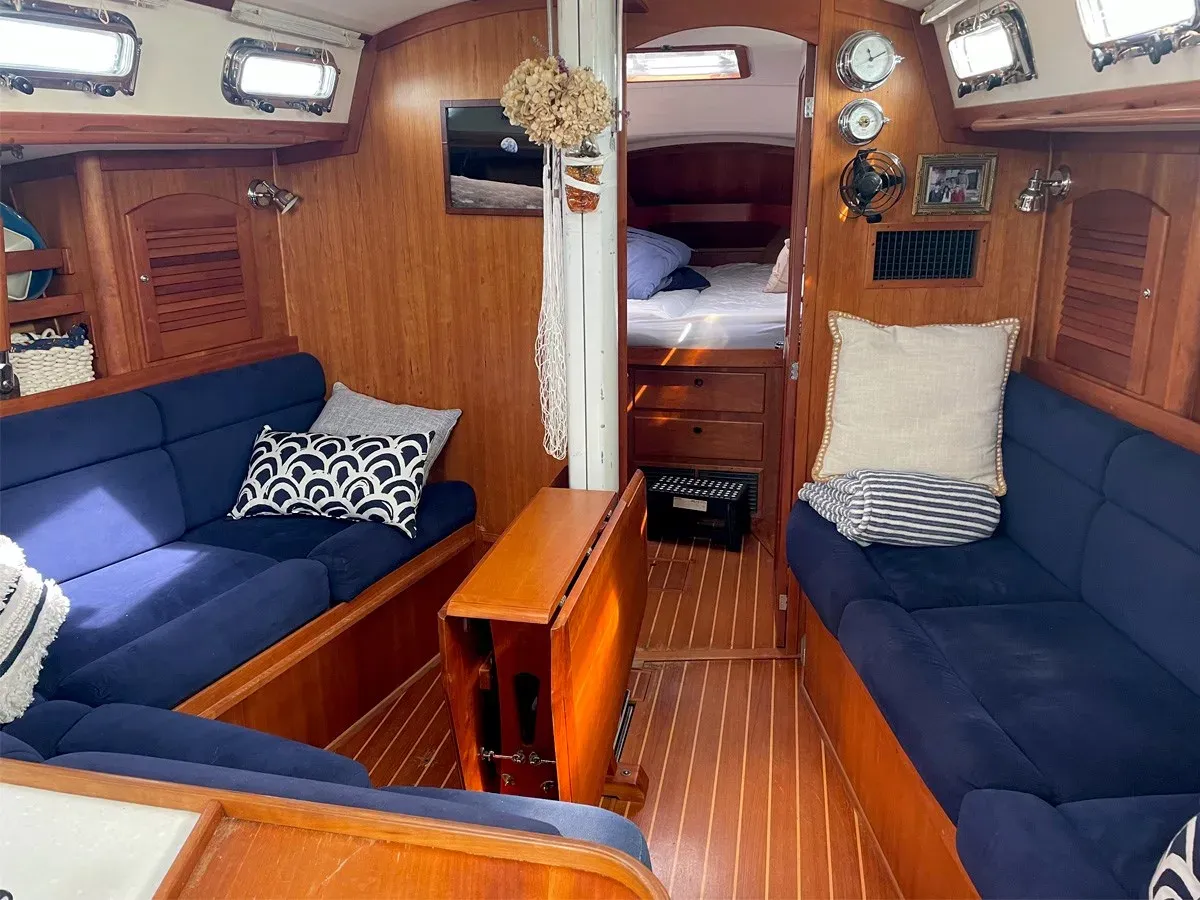 Buy a SCRIMSHAW 2002 at Shestakov Yacht Sales