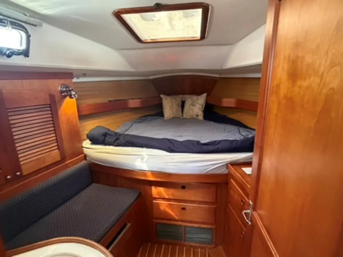 Buy a SCRIMSHAW 402 at Shestakov Yacht Sales