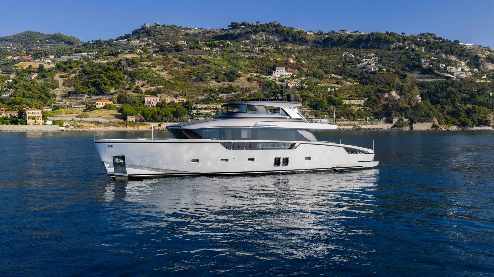Buy a yacht LA - Sanlorenzo