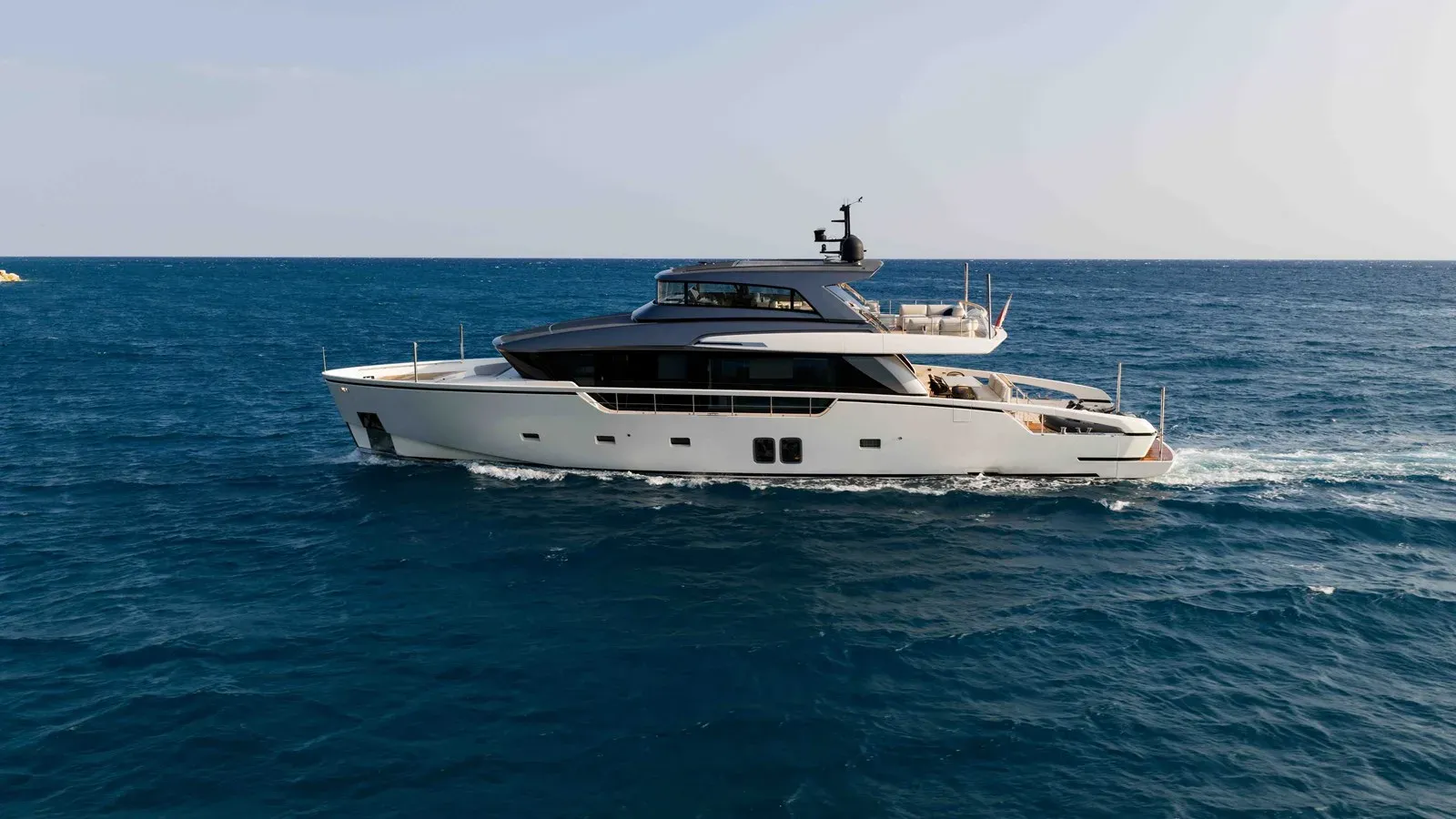 LA 88 yacht sale