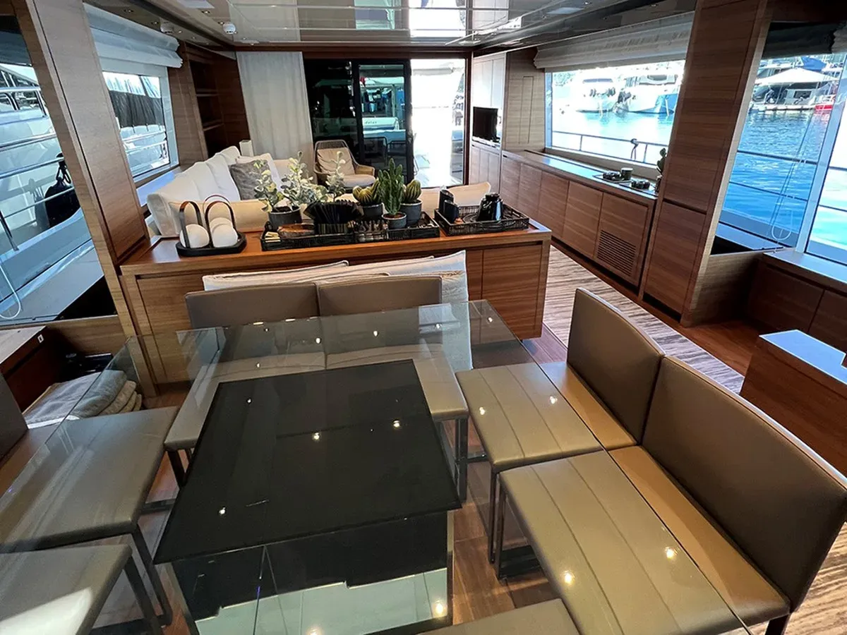 Buy a yacht La Isla SL 86