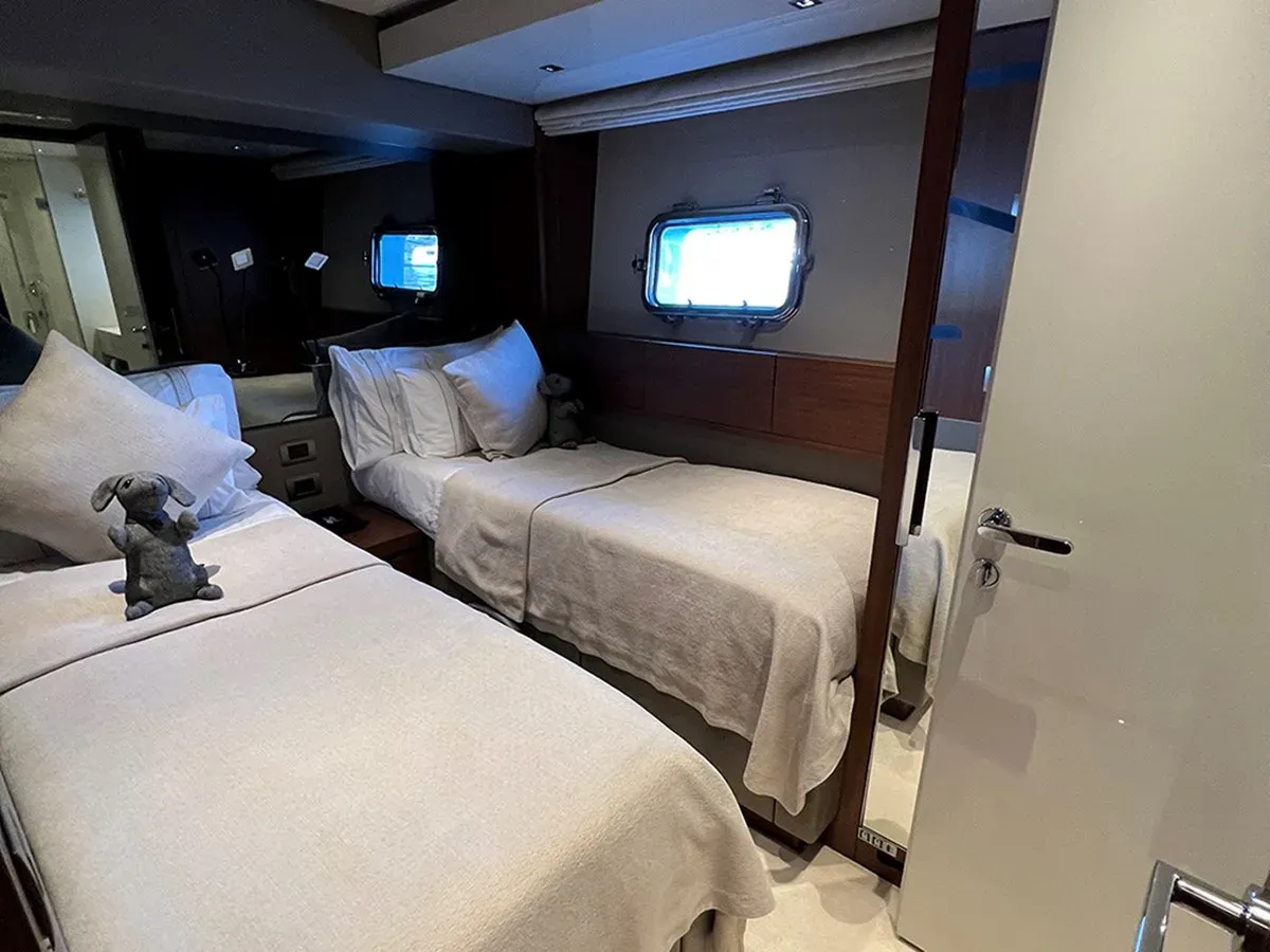 Buy a La Isla SL 86 at Shestakov Yacht Sales