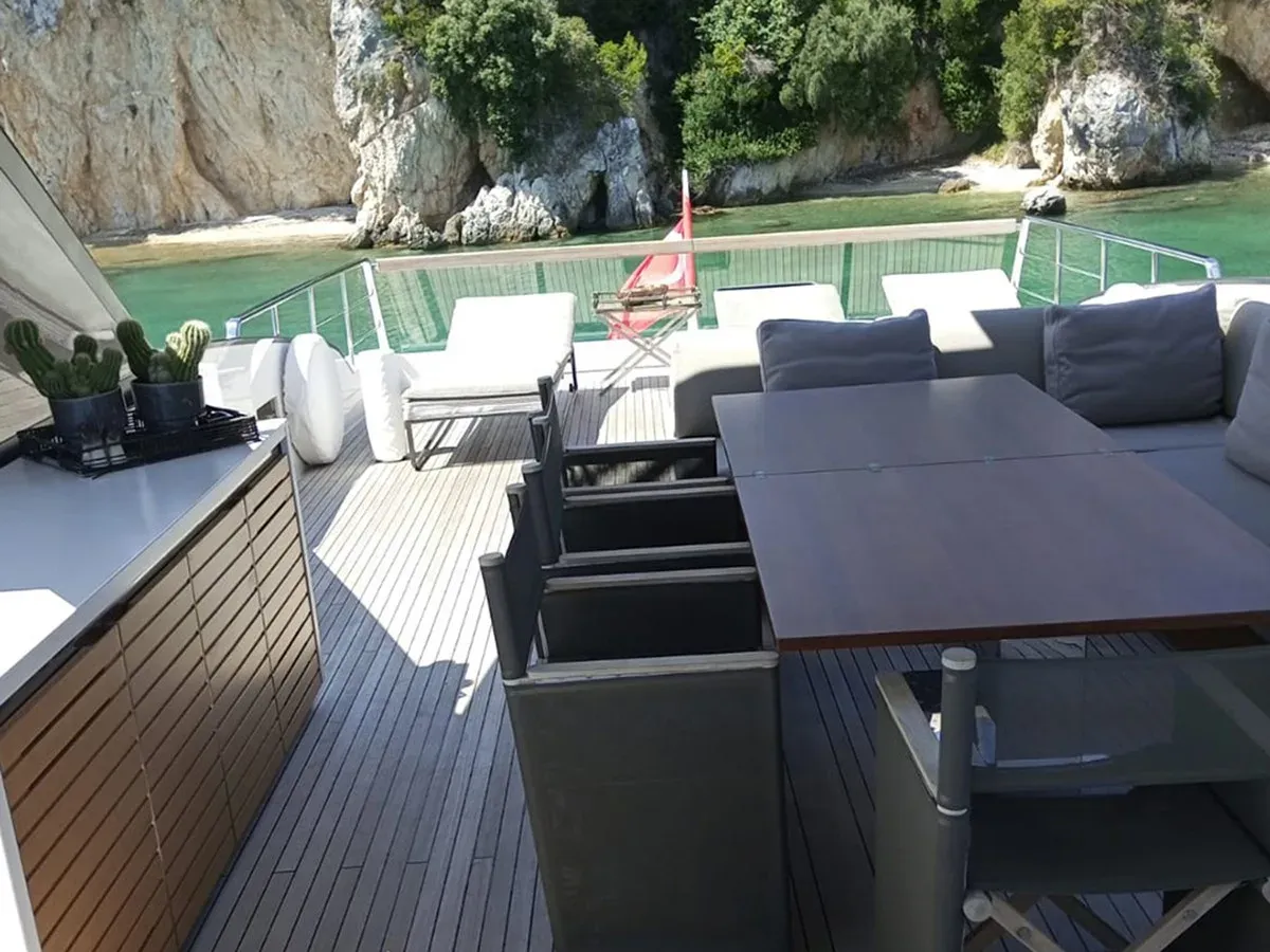 Buy a La Isla - Sanlorenzo at Shestakov Yacht Sales