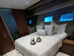 La Isla yacht sale