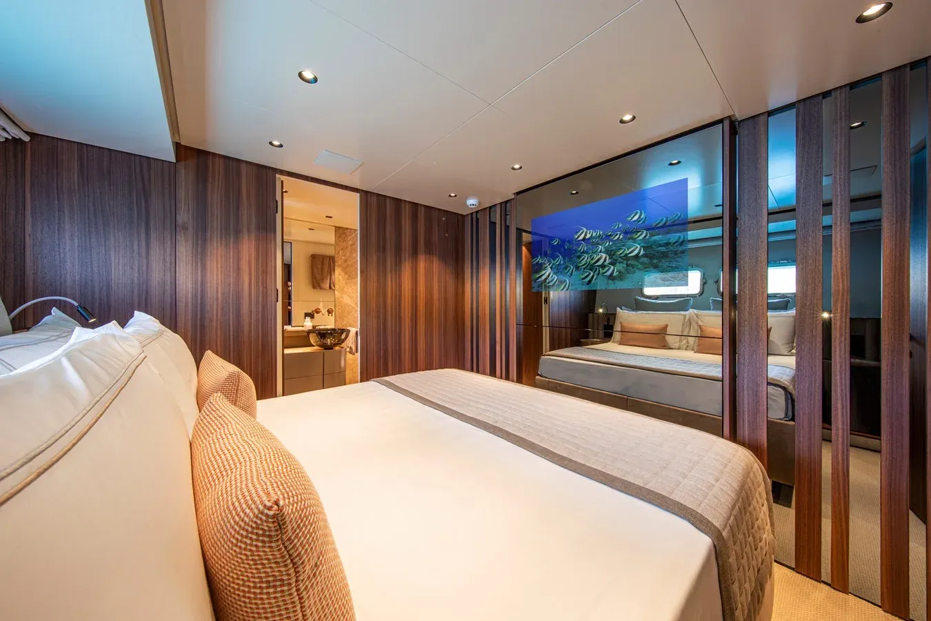 Buy a yacht SEVEN 90