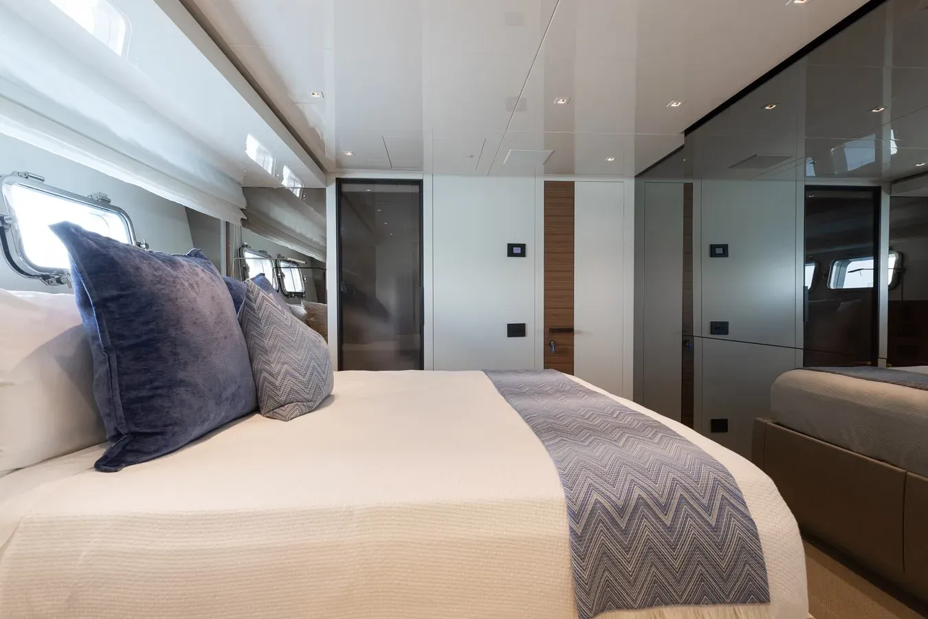 CHAMELION 90 yacht sale